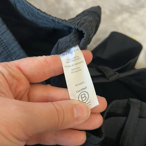 Athleta belted Trekkie pant in black - Picture 5 of 6